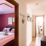 Apartman Praktisch, Zentral, Lebendig- Budget Fuer Familien, Firmen, Monteure, 3schlafzimmer, Wlan,balkon,parkplatz, Stadtmitte, Legoland, Muenster Neu-Ulm