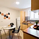 Apartman Praktisch, Zentral, Lebendig- Budget Fuer Familien, Firmen, Monteure, 3schlafzimmer, Wlan,balkon,parkplatz, Stadtmitte, Legoland, Muenster *