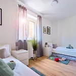 Apartment Praktisch, Zentral, Lebendig- Budget Fuer Familien, Firmen, Monteure, 3schlafzimmer, Wlan,balkon,parkplatz, Stadtmitte, Legoland, Muenster *