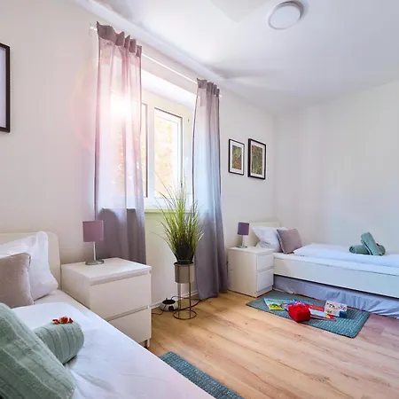 Appartamento Praktisch, Zentral, Lebendig- Budget Fuer Familien, Firmen, Monteure, 3schlafzimmer, Wlan,balkon,parkplatz, Stadtmitte, Legoland, Muenster *